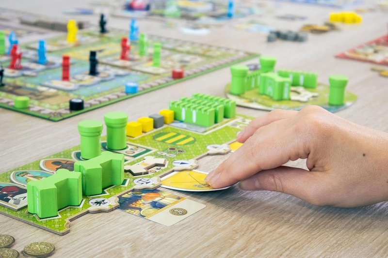 Stupor Mundi: el barco que decide si viajar o actuar, los edictos que cambian el palacio y el castillo de tres capas de Nestore Mangone