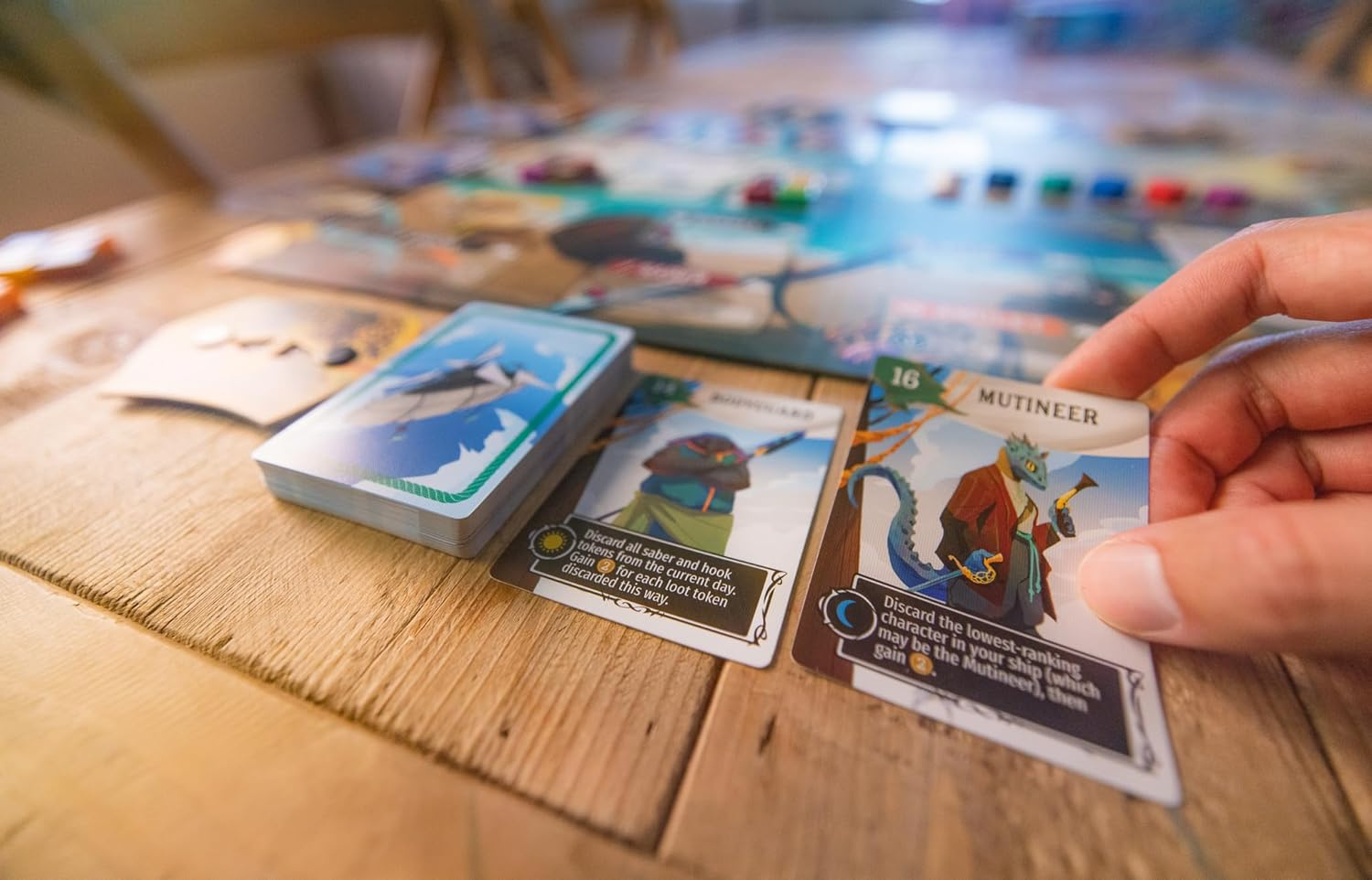 Libertalia: piratas con habilidades únicas, selección simultánea de rol y la partida donde leer al rival importa más que optimizar la propia mano